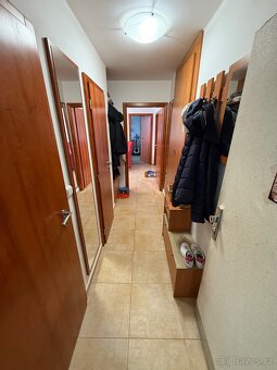 Prodej bytu 3+KK s balkonem, zahrádkou a parkovacím stání - 4