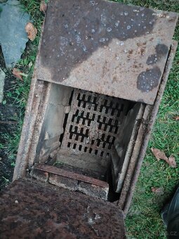 Stará kovová kamna - 4