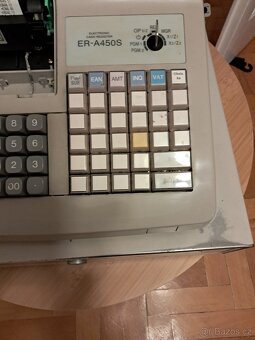 Prodám starší pokladnu Sharp - 4