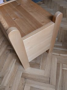 Borovicový stolek k posteli - 4