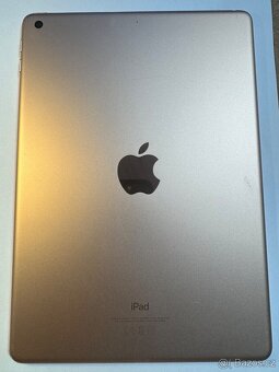 Apple iPad 6 gen A1893 32gb s kabelem  Cena 2699kč - 4