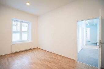 Pronájem bytu 4+1 104 m² Plzeňská, Praha 5 - 4
