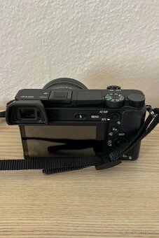Sony Alpha A6300 + 16–50 mm + příslušenství - 4