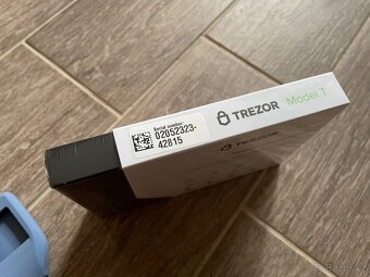 Hardware peněženka Trezor T (krypto peněženka) - 4