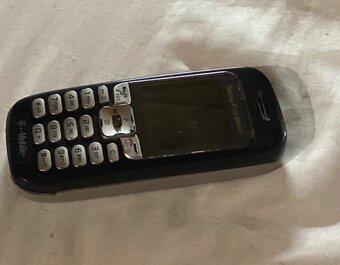 Sony Ericsson J220i - 4