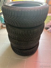 Prodam 4 GUMI 215/55 17 zimní - 4