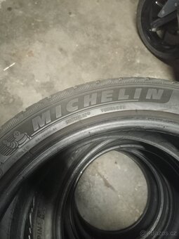 Gumy 235x45x18 - 4