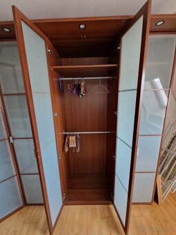 Šatníkova sestava na míru - 4