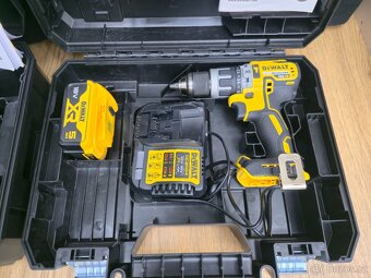 Prodám sadu aku nářadí Dewalt - vrtačka, flexa, 2x baterie - 4