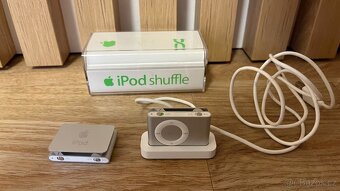 Apple iPod Shuffle 2GB Product Silver Special Edition - 4