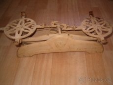 Starší věci do kuchyně, nůž, dřevěný váleček atd. - 4