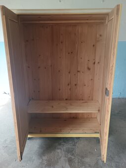 malovaná skříň po renovaci - 4