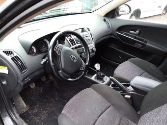 Kia Ceed kombi 2,0crdi 103kW r.v.2008 - 4