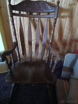 Dřevěné houpací křeslo - 4