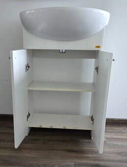 Skříňa s umyvadlem - 4
