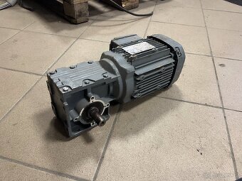 Elektromotor s úhlovou převodovkou SEW W30/DRE80M4/Z - 4