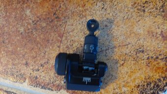 Prodám airsoft zbraň AEG M4 - 4