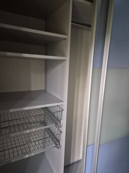 šatní skříň - 4
