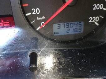 Golf gen 4 tdi 66 kw , 3 dverovy - 4
