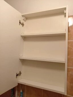 Koupelnová skříňka a zrcadlo - 4