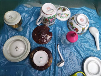 Hrnek s víčkem, misky, popelník, vázička apod. - 4