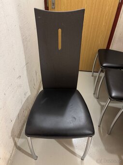 Skleněný stůl a 4 židle - 4