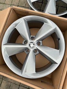 ORIGINÁL Alu Škoda Golus R18, 5x112 - TOP STAV - 4