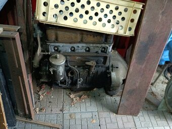 Motor zadní nápravu, 2 převodovky a jiné díly Volha 24 - 4