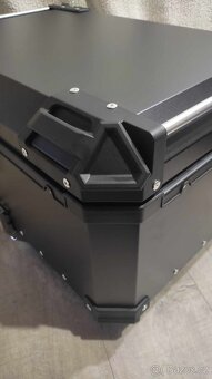 Velký kufr na motorku (top case). 65 litrů. Nový - 4