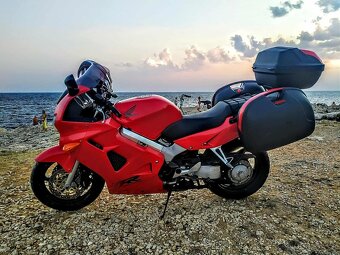 Honda VFR 800 Fi - 4