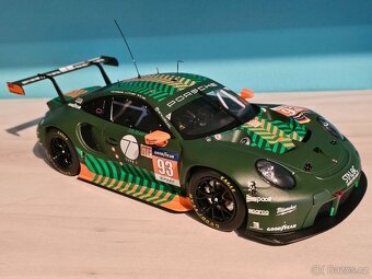 PORSCHE 911 RSR/IXO 1:18 - 4