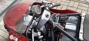 Závodní sidecar Honda - 4