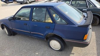 Ford Escort 1.3 rok 1986 - 4