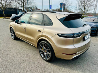 Prodám PORSCHE CAYENNE TURBO 2018 o výkonu 404 kW - 4