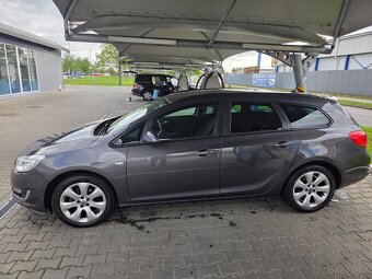 Opel Astra spots tourer 16v benzín - 4