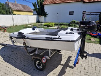 Otevřená loď i na rybaření s vozíkem - 4