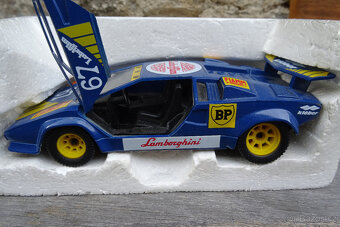 Lamborghini COUNTACH - 4