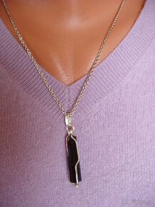 Tužkový černý turmalín ve stříbrném přívěsku z ČR - 4