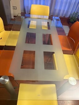 Prodám stůl + 6 židlí - 4