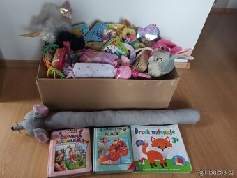 Holčička oblečky/hračky 1+ - 4