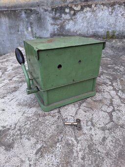 Staré mechanické píchací hodiny - 4