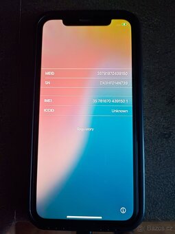 iPhone 11 s příslušenstvím - 4