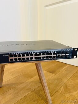 Na prodej Netgear ProSafe GS728TS - 4