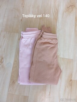 Mix dívčího oblečení - 4