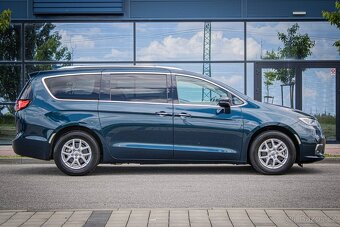 Chrysler Pacifica - 4