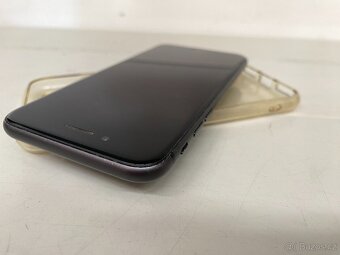 Apple iPhone 8 64GB - 4