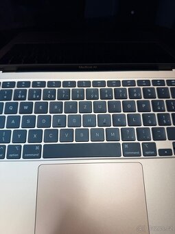 Apple MacBook Air zlatý 256 - 4