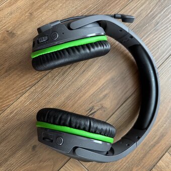 Bezdrátová sluchátka xbox HyperX CloudX STINGER - 4