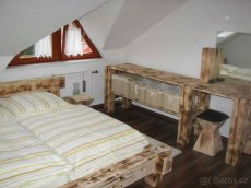 Mohutná celomasivní postel ve velikosti 180 x 200 cm - 4