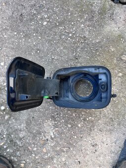 Prodám víčko nádrže BMW E60 - 4